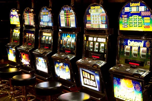 Live dealer casino tables and studio setup